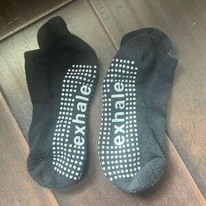 Exhale Black Barre Socks